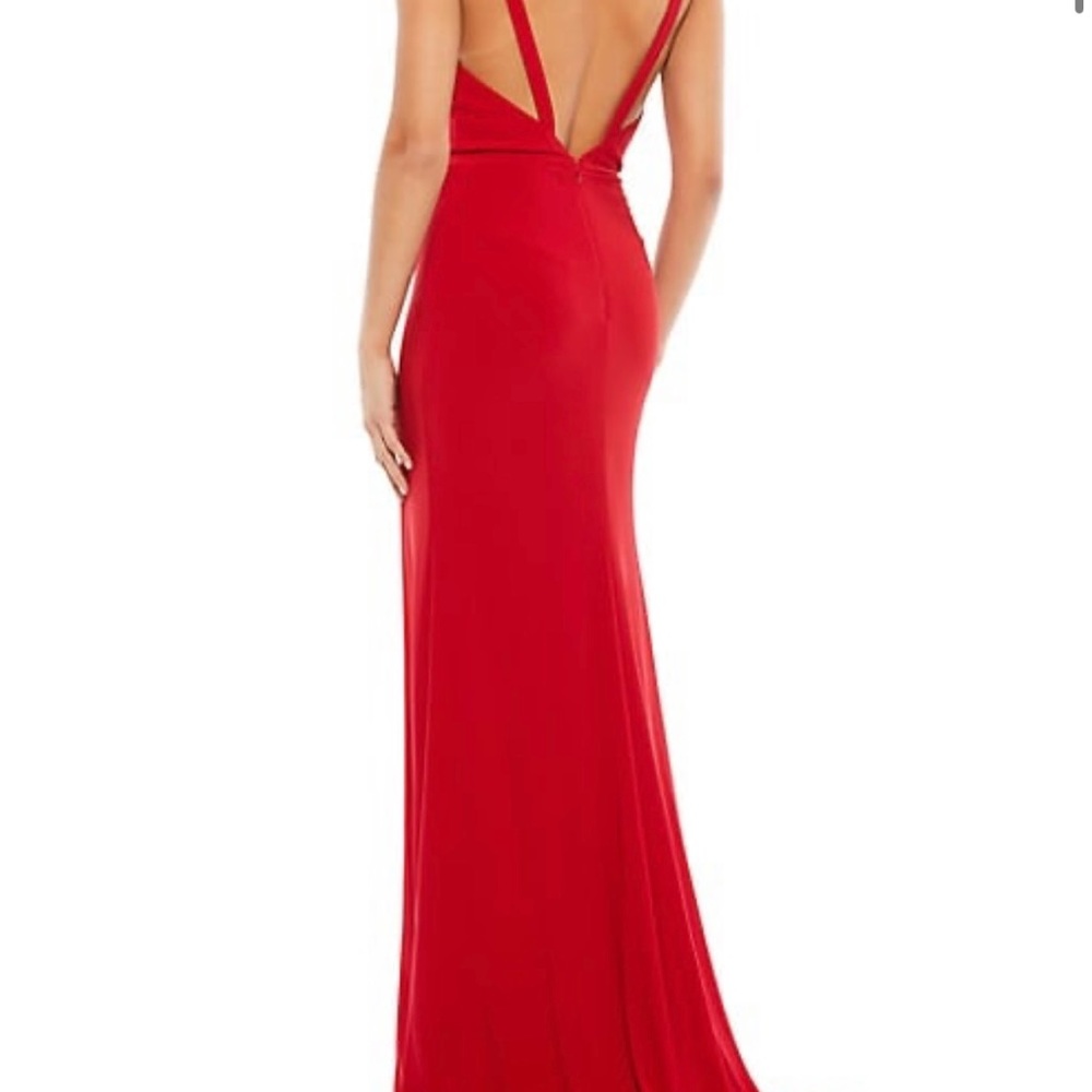 Mac Duggal Plunging Gown